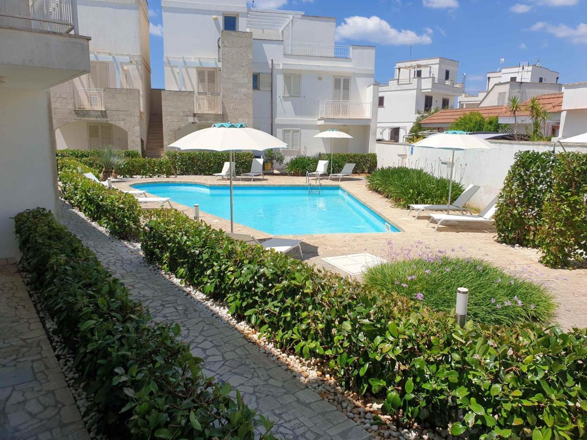 ナルド Le Piscine Relaxアパートホテル エクステリア 写真